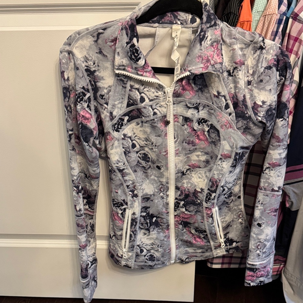 Stylish Women's Floral Jacket lululemon 6